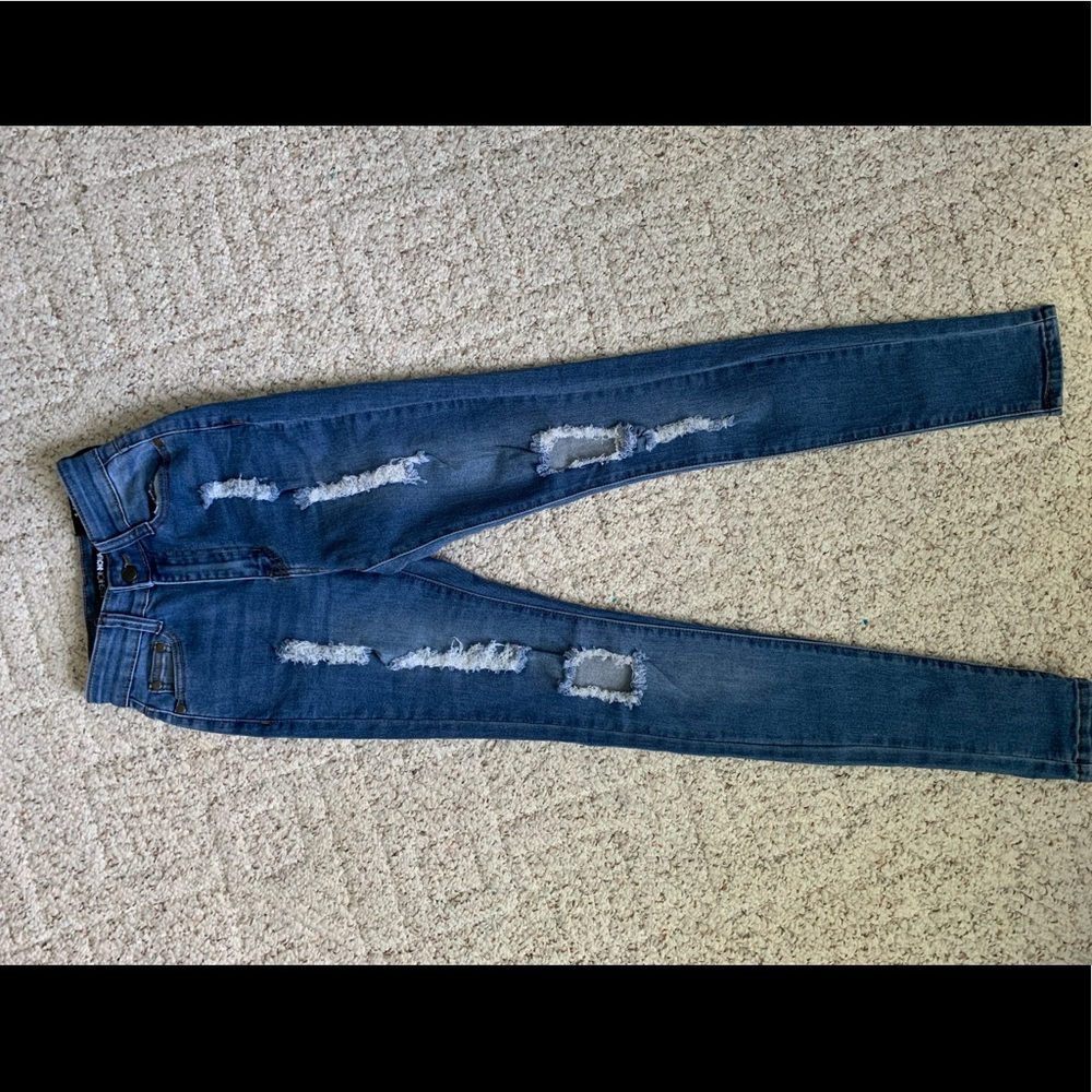 NEW Fashion nova “say yes to distress jeans”